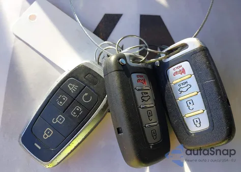 2013 Hyundai Equus Signature z USA, uszkodzony, nr VIN KMHGH4JHXDU070215